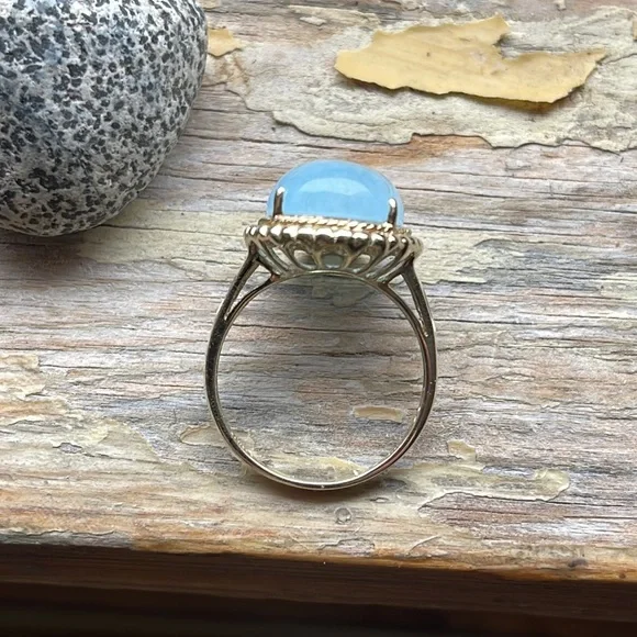 14k- 5.39Ct Oval Aquamarine Cabochon ring